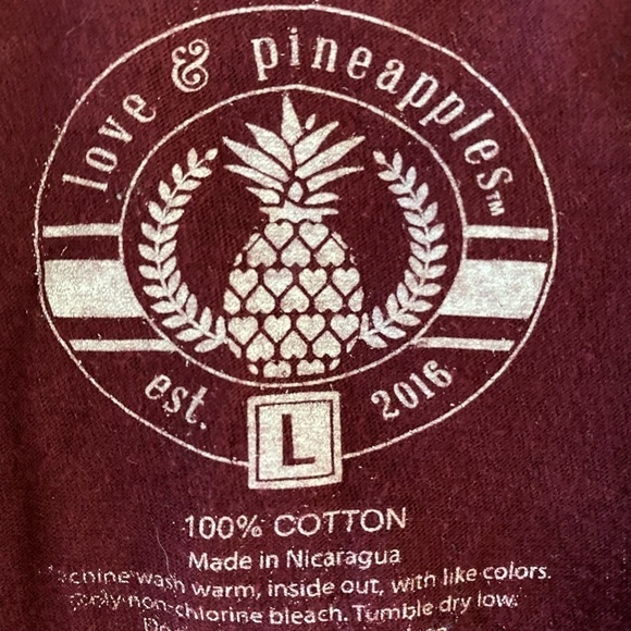 Love & Pineapples Maroon Size Large Tee - Picture 4 of 4